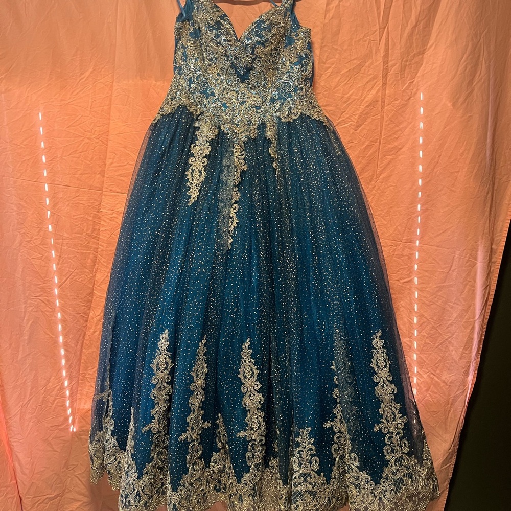 Chic Blue Embellished Sleeveless Gown for Prom